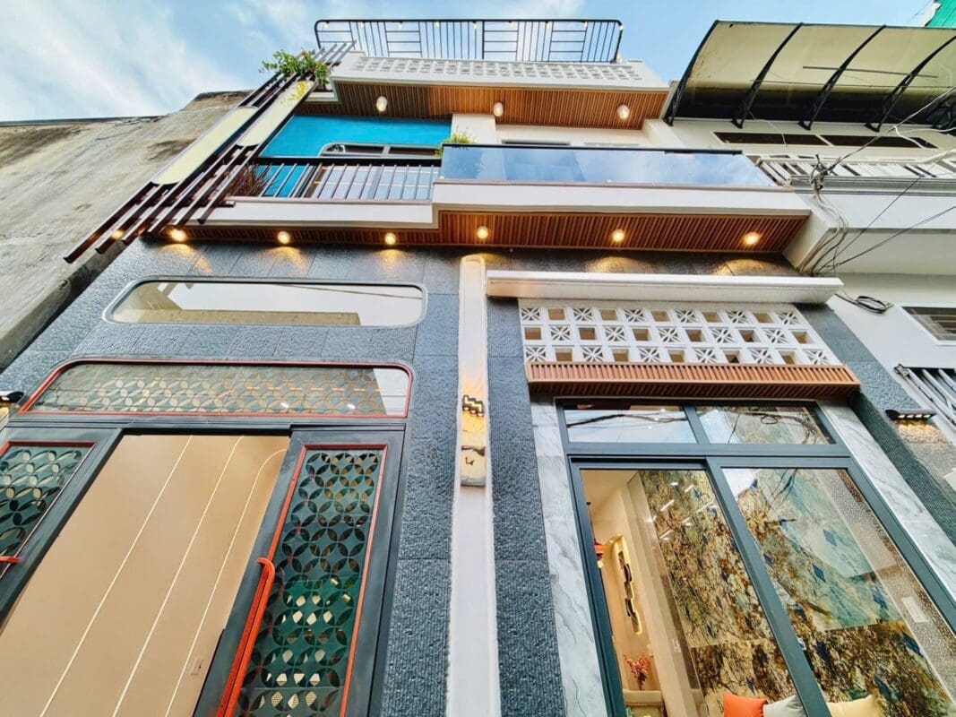 NHÀ PHỐ XINH 3 TẦNG CÓ PN TRỆT•BỀ NGANG GẦN 6M NHỈNH 5 TỶ GẦN CHỢ XÓM MỚI P13 - ảnh 1